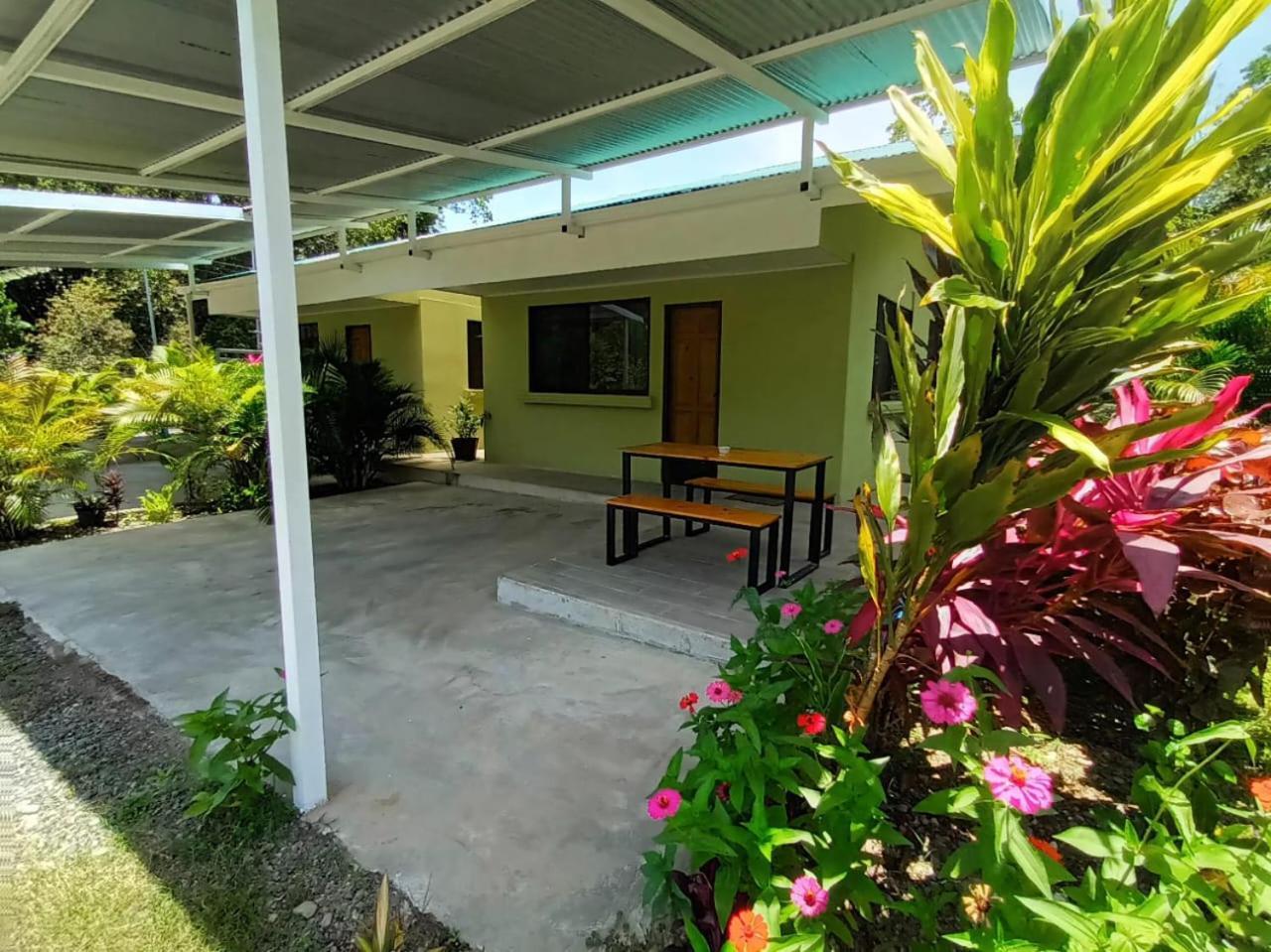 Serenity Houses Cahuita Exterior photo