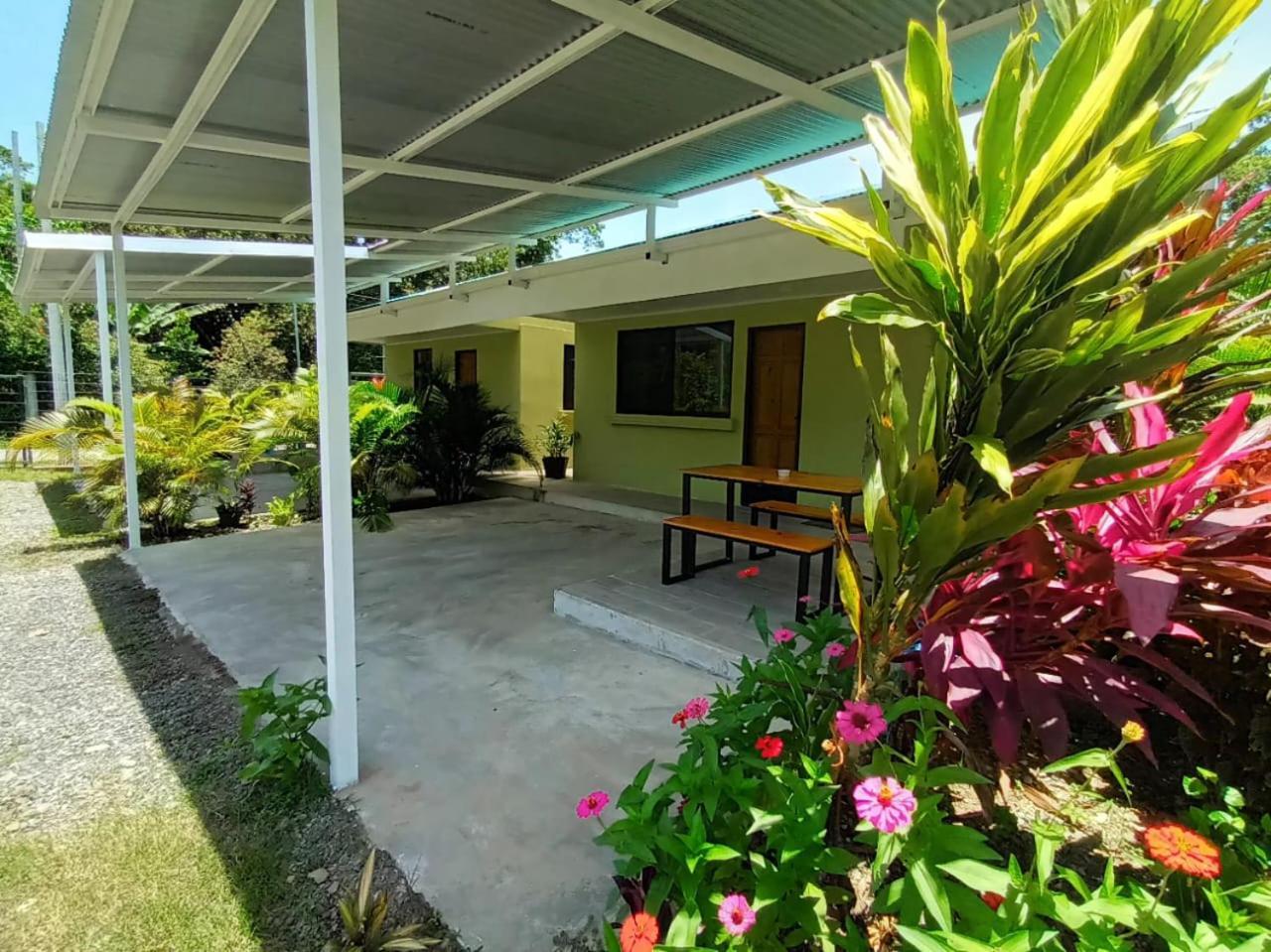 Serenity Houses Cahuita Exterior photo
